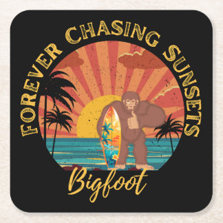 Posavasos Cuadrado De Papel Persiguiendo por siempre a Sunsets Bigfoot Surfing