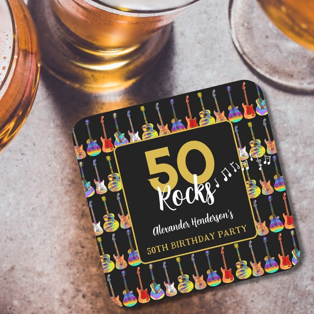 Posavasos Cuadrado De Papel Personalizado del partido de cumpleaños 50 Rock an (Rock and roll 50th birthday party custom black and gold paper coasters with colorful funky guitars)