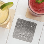 Posavasos Cuadrado De Papel Purpurina Gris moderno marca nombre personalizado<br><div class="desc">Presentamos las exquisitas Sparkles de Purpurina Gris Moderno con el producto Nombre Personalizado, una impresionante combinación de diseño contemporáneo y elegancia personalizada. Este producto presenta un entorno cautivador en un moderno tono gris, exuberante sofisticación y estilo. El color sobrio y a la vez moda prepara el escenario para el fascinante...</div>
