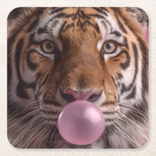 Posavasos Cuadrado De Papel Retrato de tigre de Bengala soplando chicle rosa