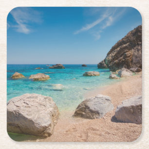 Posavasos Cuadrado De Papel Rocas en la playa de Cala Mariolu en Cerdeña, Ital