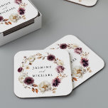 Posavasos Cuadrado De Papel Rústico Boda de guirnaldas florales de otoño<br><div class="desc">Elegantes gallos bodas florales de otoño con nombres rodeados de flores acuáticas y follaje en tonos marsala, burdeos, violeta, marfil, crema, marrón y naranja. Las catas de boda florido de boho otoño son perfectas para tu boda, cena de ensayo, fiesta de compromiso, ducha de parejas, etc. El diseño se coordina...</div>