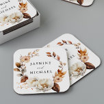 Posavasos Cuadrado De Papel Rústico Boda de guirnaldas florales de otoño<br><div class="desc">Elegantes gallos bodas florales de otoño con nombres rodeados de flores acuáticas y follaje en tonos marfil, crema, marrón y naranja. Las catas de boda florido de boho otoño son perfectas para tu boda, cena de ensayo, fiesta de compromiso, ducha de parejas, etc. El diseño se coordina con nuestra colección...</div>