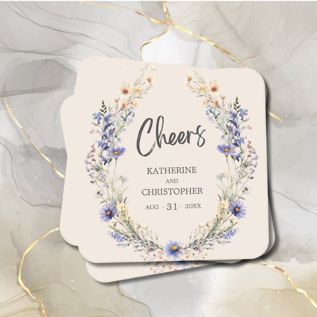 Posavasos Cuadrado De Papel Saludos Dusty Blue BOHO Wildflowers Elegante Boda (Cheers BOHO Wildflowers Elegant Wedding Coaster with blue & yellow flowers, couple names, date.)