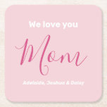 Posavasos Cuadrado De Papel Te Ama Mamá Rosa Minimalista<br><div class="desc">Te Ama Mamá Diseño Minimalista Rosa. Tipografía dulce, femenina, simple, moderna y elegante. El texto es "Te queremos", "Mamá" y "Tus Nombres". Todo el texto puede cambiarse fácilmente a sus propios y encantadores mensajes. ¡Pida hoy a estas tiernas de papel que expresen su amor y gracias a su esposa, mamá,...</div>