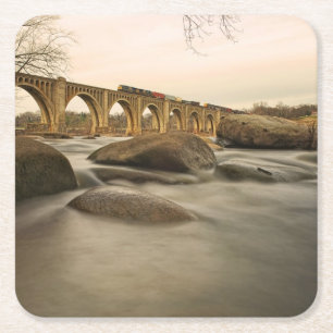 Posavasos Cuadrado De Papel Tren sobre James River