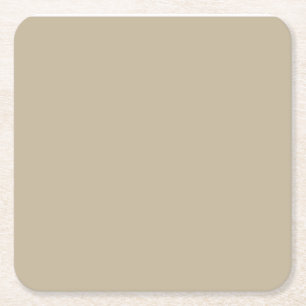 Posavasos Cuadrado De Papel un hombre con traje y corbata parado frente a una