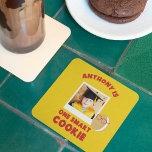 Posavasos Cuadrado De Papel Una fiesta de graduación personalizada de cookie i<br><div class="desc">Cree suministros para fiestas personalizados para celebrar su galleta inteligente. Estas divertidas tartas de papel son perfectas para las fiestas de graduación. Incluyen el lema "ONE SMART COOKIE" junto con el ilustracion de una elegante galleta de bocadillos de vainilla de aspecto muy estudioso con algunos vasos rojos y tu nombre...</div>