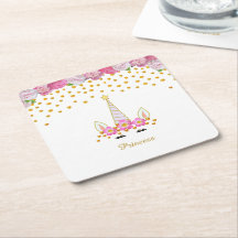 Unicornio, flores rosadas y confeti dorado