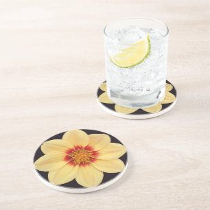 Posavasos Dahlia amarilla en flor negra