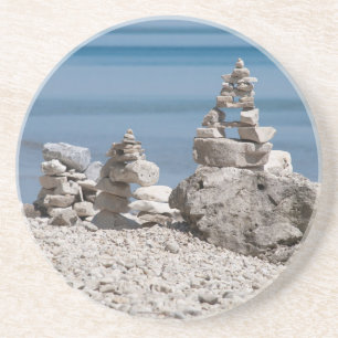 Posavasos De Arenisca EE. UU., Michigan. Torres de piedra en la playa