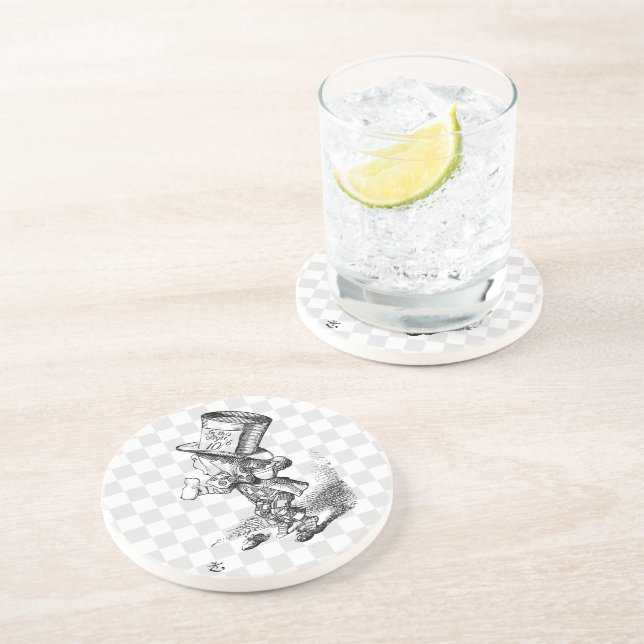 Posavasos De Arenisca Sombrerero enojado con la galleta y el té (Lado)