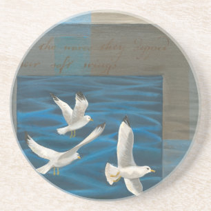 Posavasos De Arenisca Tres gaviotas blancas volando por el agua