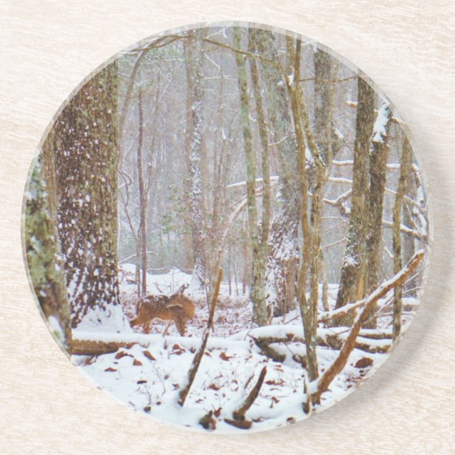 Posavasos De Arenisca Venado en la nieve, lamiendo la pierna (Frente)