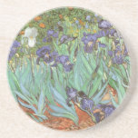 Posavasos De Arenisca Vincent van Gogh - Irises<br><div class="desc">Irises (1889) de Van Gogh es una pintura vintage post impresionsionismo de arte fino de naturaleza floral. Un grupo de iris morados con barba y una sola flor blanca de iris que crece en un jardín. Fue una de sus primeras pinturas cuando estuvo en el asilo en Saint-Remy-de-Provence. En 1987...</div>