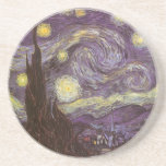 Posavasos De Arenisca Vincent van Gogh - Noche Starry<br><div class="desc">Noche estrellada (1889) de Vincent van Gogh es una pintura vintage de la naturaleza del paisaje artístico de arte fino. Vista de una ciudad en un valle por la noche con nubes girando, las estrellas brillando y una hermosa luna dorada de media luna amarilla. Se pintó durante el día desde...</div>