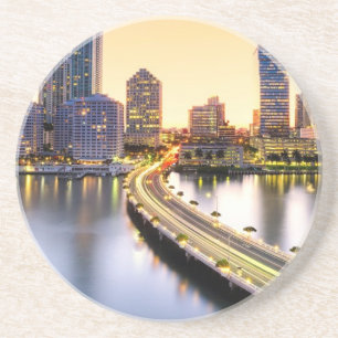 Posavasos De Arenisca Vista del mandarín Miami oriental con la reflexi