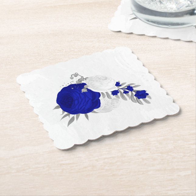 Posavasos De Papel azul real y flores blancas plateado (En perspectiva)