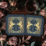 Posavasos De Papel Billete de Boda de espadas medievales del León Rea<br><div class="desc">¡Añade encanto real a tu escapada de mesa! Estos cascos de boda a medida presentan un majestuoso diseño de león y floral con sus nombres y monograma, todo de lujoso oro contra un fondo azul. Perfecto para una festividad medieval con elegancia intemporal. El oro que aparece en este artículo NO...</div>