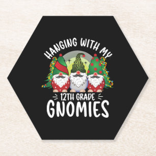 Posavasos De Papel Colgando con mis Navidades de gnomies de grado