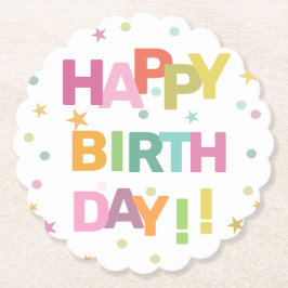 Posavasos De Papel Colorido texto Confetti y estrellas Feliz cumpleañ