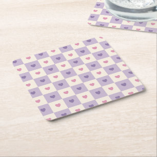 Posavasos de papel con corazones a cuadros púrpura