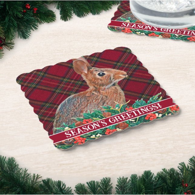 Posavasos De Papel Conejo con Holly Berries y Plaid (This classic Christmas coaster design spreads Season's Greetings in red and green alongside a rabbit)