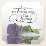 Posavasos De Papel El Rosa morado polvo no toma mi Boda de bebida<br><div class="desc">¡Esta montaña rusa boda es elegante, elegante y divertida! En ella se ve una foto de un solo rosa morado polvoriento, lavanda o de color heather, tendido en su lado, reflejado en un estanque de agua. El texto dice "Por favor, no tomen mi bebida, estoy bailando" escrito con letras modernas...</div>