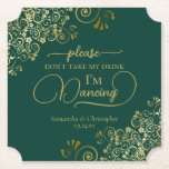 Posavasos De Papel Elegante Esmeralda y Oro no se lleven mi Boda de b<br><div class="desc">¡Esta montaña rusa boda es elegante, elegante y divertida! Cuenta con un hermoso diseño de color verde esmeralda y dorado con letras de escritura modernas y delicados rizos dorados y remolinos en las esquinas. El texto dice "Por favor, no tomen mi bebida, estoy bailando" con espacio para los nombres de...</div>