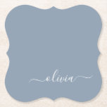 Posavasos De Papel Elegante Monograma moderno Minimalista azul turbio<br><div class="desc">Presentamos nuestra Dusty Blue Minimalista Monogram Elegant Collection: Eleva tu estilo con sofisticación y encanto intemporal. Nuestra colección presenta diseños minimalistas en un suave y polvoriento matiz azul, realzados con elegantes monogramas adaptados a su gusto personal. Desde la papelería refinada hasta los accesorios versátiles, cada pieza de nuestra colección está...</div>