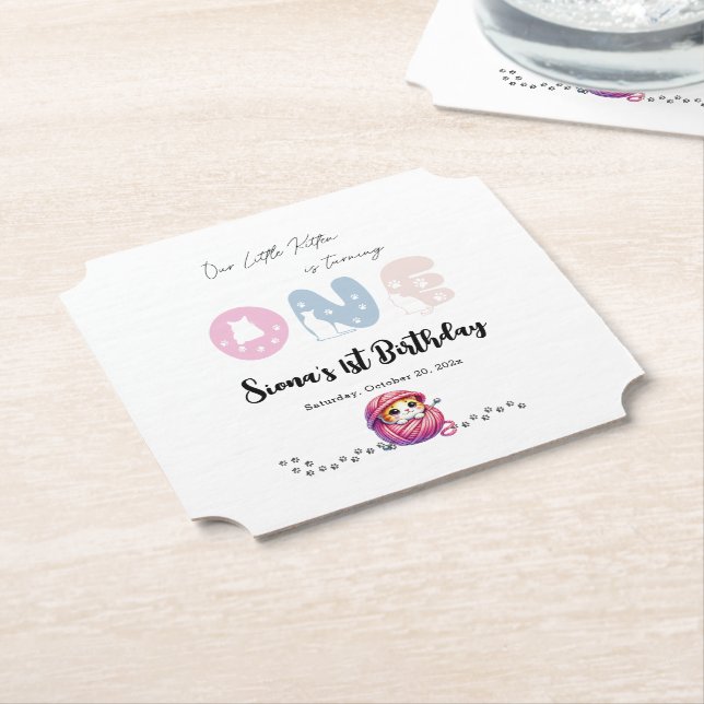 Posavasos De Papel Fiesta del primer cumpleaños de un pequeño gatito  (En perspectiva)