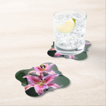 Flores de lirio rosadas y púrpuras