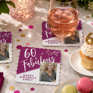 Posavasos De Papel Guión de 60 y fabuloso Foto Magenta Cumpleaños 60