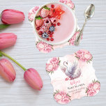 Posavasos De Papel Hermoso Chica floral rosa de cisne Baby Shower<br><div class="desc">Descubra el encantador encanto de nuestra colección botánica "Beautiful Swan Pink Floral Chica Baby Shower". Sumérjase en la elegancia de un cisne capturado en su momento más impresionante, con las alas desplegadas y la cola mostrada en una elegante pantalla. Las cuatro esquinas están decoradas con flores rosas de lujo, rodeando...</div>