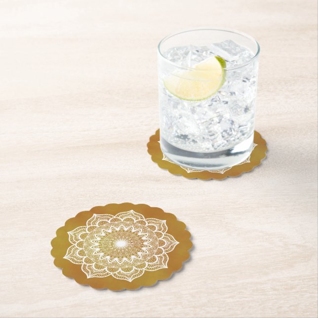 Posavasos De Papel Mandalá Blanco sobre Fondo Dorado (In situ)