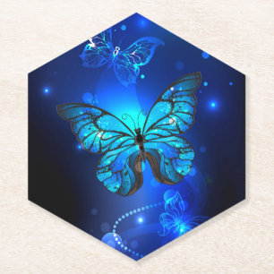 Posavasos De Papel Mariposa morfo en el fondo oscuro