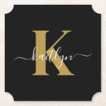 Posavasos De Papel Nombre inicial de oro negro monogramado<br><div class="desc">Estos aulas de papel en forma de boleto negro, simples y elegantes, con tu primer nombre en un tipo de letra de guión moderno en blanco tecleado sobre tu primera línea en un moderno tipo de letra en oro, son perfectos para mantener tus mesas y mostradores libres de anillos de...</div>