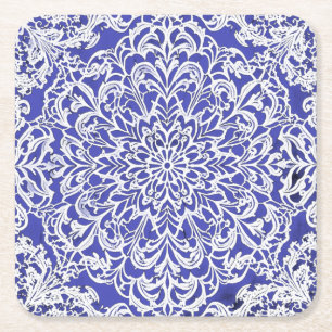 Posavasos de papel ornamentados azules y blancos