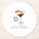 Posavasos De Papel Personalizado Coaster 90th Birthday Espresso Marti<br><div class="desc">Un espresso martini muestra que el invitado de honor es "un poquito mayor". Sofisticada paleta de colores neutros. Martini con un arco y judías de expreso.</div>