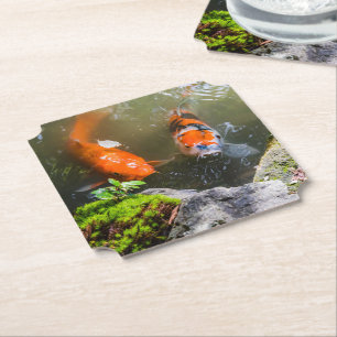 Posavasos De Papel Pescado de Koi en un estanque