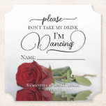 Posavasos De Papel Rosa Roja elegante no tome mi nombre de bebida Bod<br><div class="desc">¡Esta montaña rusa boda es elegante, elegante y divertida! En ella se ve una foto de una sola rosa roja de tallo largo sobre un espejo retrovisor en una piscina de agua. El texto dice "Por favor, no tomen mi bebida, estoy bailando" escrito con letras modernas de escritura. Hay espacio...</div>