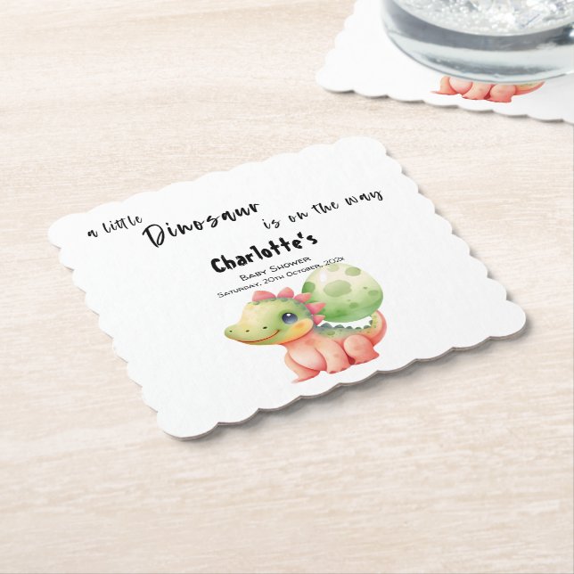 Posavasos De Papel Un pequeño dinosaurio está en camino a Baby Shower (En perspectiva)