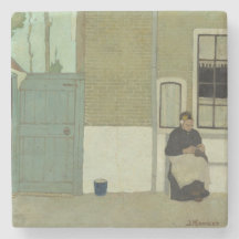 Anciana ante una casa en los Países Bajos