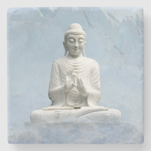 Posavasos De Piedra Buda en las montañas sobre las nubes