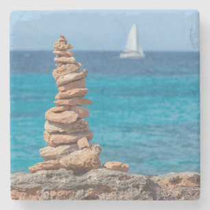 Posavasos De Piedra Cairn en el mar Mediterráneo