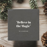 Posavasos De Piedra Creer en el Minimalista blanco y negro mágico<br><div class="desc">Eleva tu decoración de mesa de vacaciones con la montaña rusa minimalista en blanco y negro "Believe in Magic". Con un diseño elegante con un mensaje potente, esta montaña aporta un toque moderno y elegante a sus Navidades o reuniones de invierno. Proteja sus superficies al mismo tiempo que adopta una...</div>