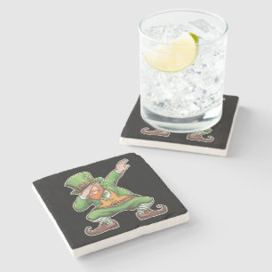 Posavasos De Piedra Día de San Patricio Leprechaun verde haciendo Dab 