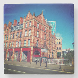 Posavasos De Piedra Edificio, al lado del puente