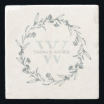 Posavasos De Piedra Elegante Boda de Monograma de Laurel Floral Wreath<br><div class="desc">Si necesitas más personalización,  por favor,  no dudes en enviarme un mensaje a yellowfebstudio@gmail.com.</div>