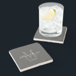Posavasos De Piedra Elegantes recién casados Monograma establecido Gra<br><div class="desc">Con esta elegante montaña de piedra gris de los recién casados, le ofrecemos un perfecto toque de queda. Se trata de un personalizable moderno de color gris oscuro, blanco y gris claro. Los primeros nombres de novia y novio están en el centro con letras modernas de escritura a mano blanca...</div>
